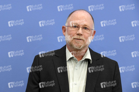 Bundespressekonferenz Friedensgutachten 2025 in Berlin