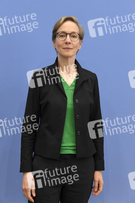 Bundespressekonferenz Friedensgutachten 2025 in Berlin