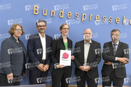 Bundespressekonferenz Friedensgutachten 2025 in Berlin