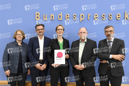 Bundespressekonferenz Friedensgutachten 2025 in Berlin