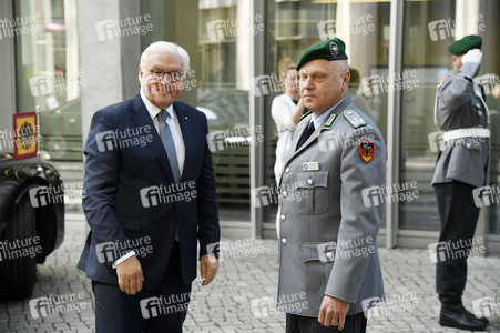 Besuch des Bundespräsidenten im Veteranenbüro der Bundeswehr in Berlin