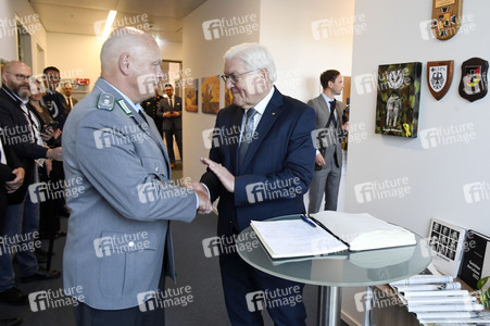 Besuch des Bundespräsidenten im Veteranenbüro der Bundeswehr in Berlin