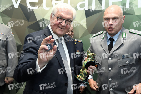 Besuch des Bundespräsidenten im Veteranenbüro der Bundeswehr in Berlin
