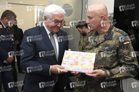 Besuch des Bundespräsidenten im Veteranenbüro der Bundeswehr in Berlin
