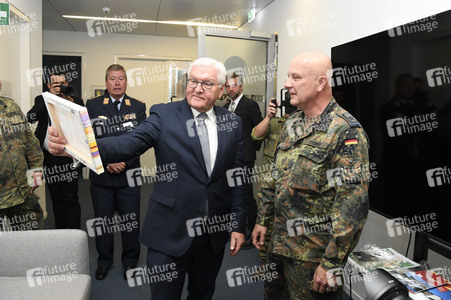 Besuch des Bundespräsidenten im Veteranenbüro der Bundeswehr in Berlin