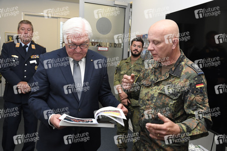 Besuch des Bundespräsidenten im Veteranenbüro der Bundeswehr in Berlin