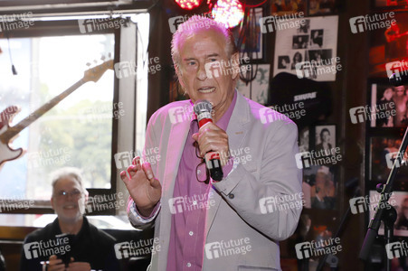 Songpremiere mit Michael Holm in Hamburg