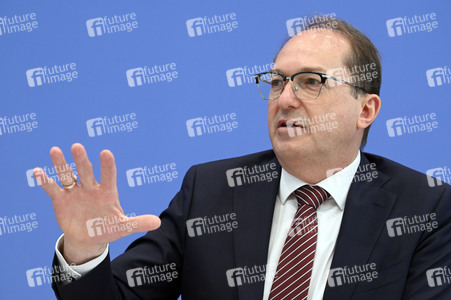 Bundespressekonferenz zur Vorstellung des Verfassungsschutzberichtes 2024 in Berlin