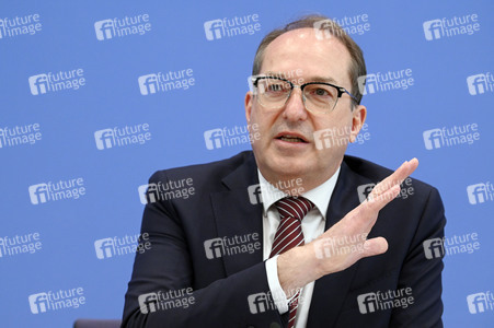 Bundespressekonferenz zur Vorstellung des Verfassungsschutzberichtes 2024 in Berlin