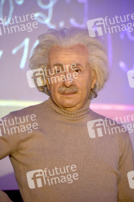 Fototermin mit der Wachsfigur von Albert Einstein in Berlin