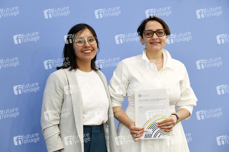 Bundespressekonferenz 'Deutschland als Zwischenstation' in Berlin