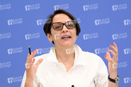 Bundespressekonferenz 'Deutschland als Zwischenstation' in Berlin