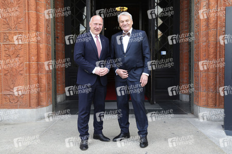 Eintragung des Oberbürgermeisters von Prag in des Goldene Buch von Berlin