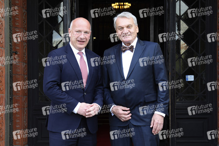 Eintragung des Oberbürgermeisters von Prag in des Goldene Buch von Berlin