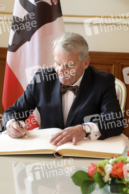 Eintragung des Oberbürgermeisters von Prag in des Goldene Buch von Berlin