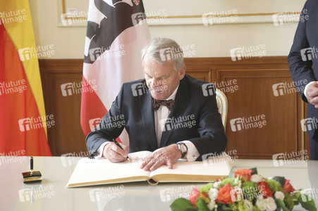 Eintragung des Oberbürgermeisters von Prag in des Goldene Buch von Berlin