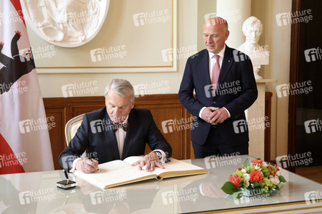 Eintragung des Oberbürgermeisters von Prag in des Goldene Buch von Berlin