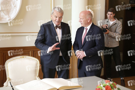 Eintragung des Oberbürgermeisters von Prag in des Goldene Buch von Berlin