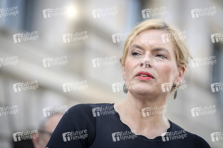 Fotoausstellung 'Wounded: The Legacy of War' von Bryan Adams beim 1. Nationalen Veteranentag in Berlin