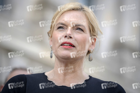 Fotoausstellung 'Wounded: The Legacy of War' von Bryan Adams beim 1. Nationalen Veteranentag in Berlin