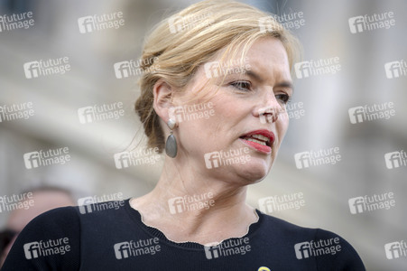 Fotoausstellung 'Wounded: The Legacy of War' von Bryan Adams beim 1. Nationalen Veteranentag in Berlin