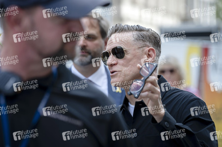 Fotoausstellung 'Wounded: The Legacy of War' von Bryan Adams beim 1. Nationalen Veteranentag in Berlin