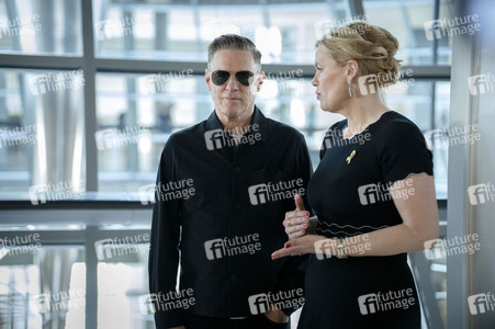 Fotoausstellung 'Wounded: The Legacy of War' von Bryan Adams beim 1. Nationalen Veteranentag in Berlin