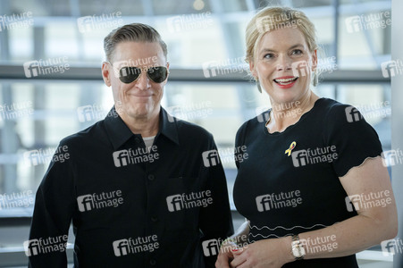 Fotoausstellung 'Wounded: The Legacy of War' von Bryan Adams beim 1. Nationalen Veteranentag in Berlin