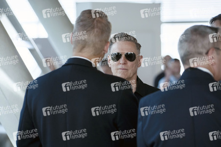 Fotoausstellung 'Wounded: The Legacy of War' von Bryan Adams beim 1. Nationalen Veteranentag in Berlin