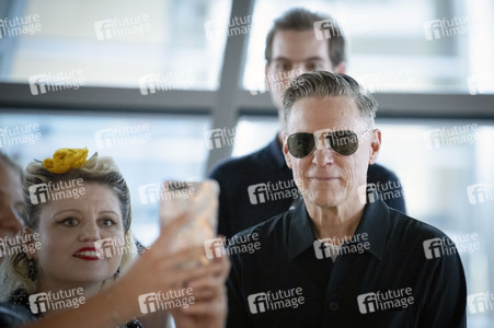 Fotoausstellung 'Wounded: The Legacy of War' von Bryan Adams beim 1. Nationalen Veteranentag in Berlin