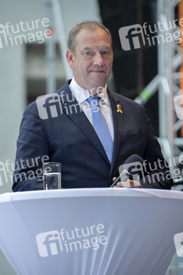 Fotoausstellung 'Wounded: The Legacy of War' von Bryan Adams beim 1. Nationalen Veteranentag in Berlin