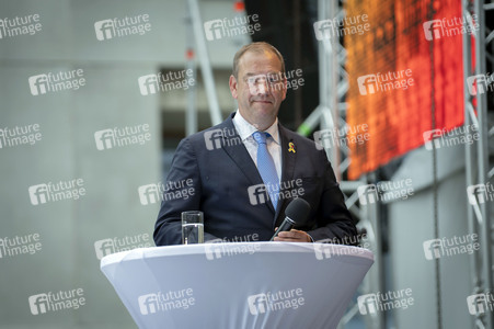 Fotoausstellung 'Wounded: The Legacy of War' von Bryan Adams beim 1. Nationalen Veteranentag in Berlin