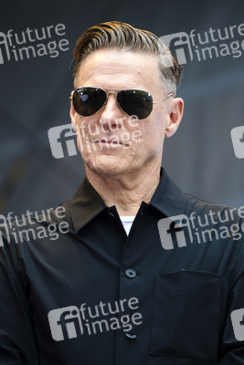 Fotoausstellung 'Wounded: The Legacy of War' von Bryan Adams beim 1. Nationalen Veteranentag in Berlin