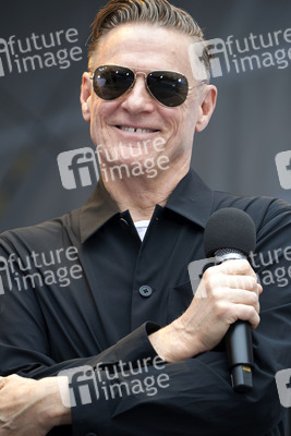 Fotoausstellung 'Wounded: The Legacy of War' von Bryan Adams beim 1. Nationalen Veteranentag in Berlin