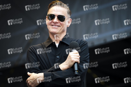 Fotoausstellung 'Wounded: The Legacy of War' von Bryan Adams beim 1. Nationalen Veteranentag in Berlin