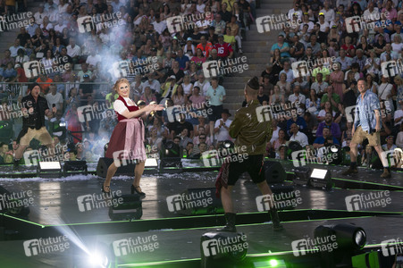 TV-Show 'Schlagerbooom Open Air 2025 - Die Berge leuchten!' in Kitzbühel