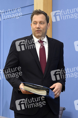Bundespressekonferenz zum Entwurf des Bundeshaushalts 2025 in Berlin