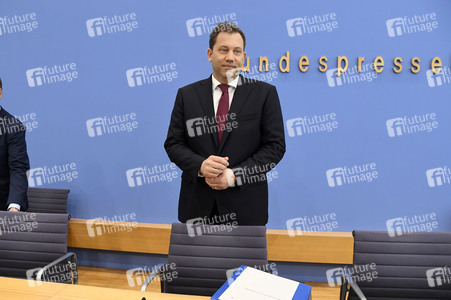 Bundespressekonferenz zum Entwurf des Bundeshaushalts 2025 in Berlin