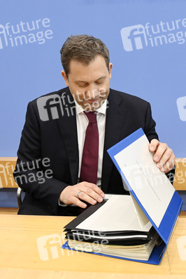 Bundespressekonferenz zum Entwurf des Bundeshaushalts 2025 in Berlin