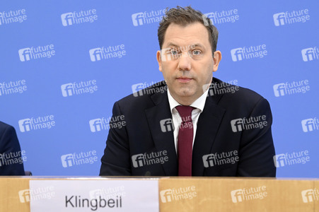 Bundespressekonferenz zum Entwurf des Bundeshaushalts 2025 in Berlin