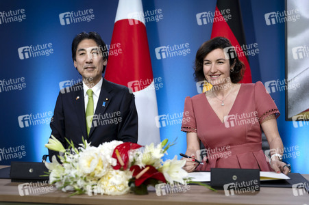 Unterzeichnung von Absichtserklärungen zwischen Japan und Deutschland in Berlin