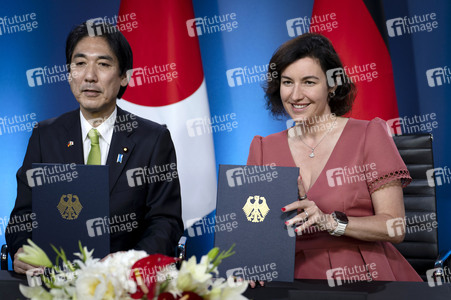 Unterzeichnung von Absichtserklärungen zwischen Japan und Deutschland in Berlin