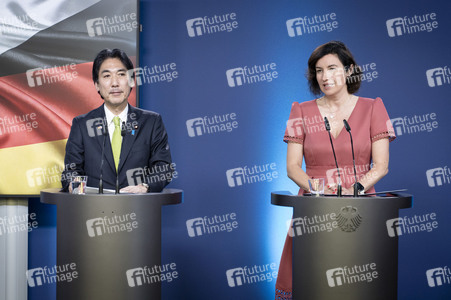 Unterzeichnung von Absichtserklärungen zwischen Japan und Deutschland in Berlin