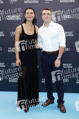 Festivaleröffnung mit Filmpremiere 'The Ballad of Wallis Island', Filmfest München 2025