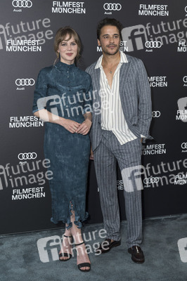 Serienpremiere 'Miss Sophie - Same Procedure as Every Year', Fil