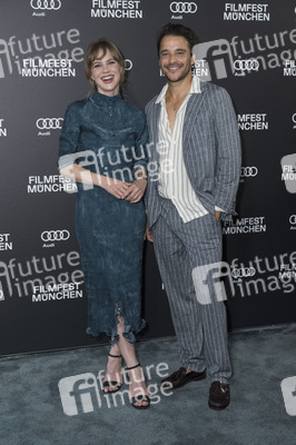 Serienpremiere 'Miss Sophie - Same Procedure as Every Year', Fil