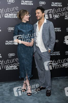 Serienpremiere 'Miss Sophie - Same Procedure as Every Year', Fil