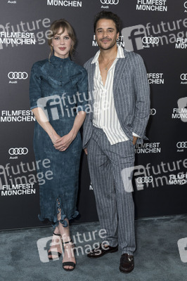 Serienpremiere 'Miss Sophie - Same Procedure as Every Year', Fil