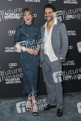 Serienpremiere 'Miss Sophie - Same Procedure as Every Year', Fil