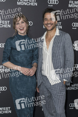 Serienpremiere 'Miss Sophie - Same Procedure as Every Year', Fil